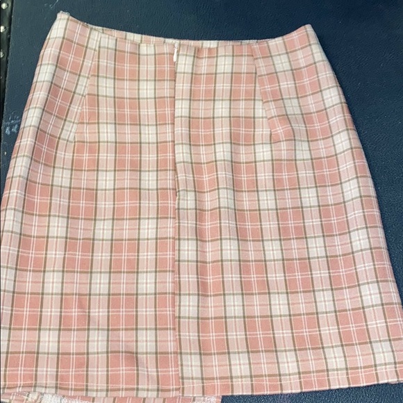 Pink Plaid Asymmetrical Slit Skirt - Picture 4 of 4